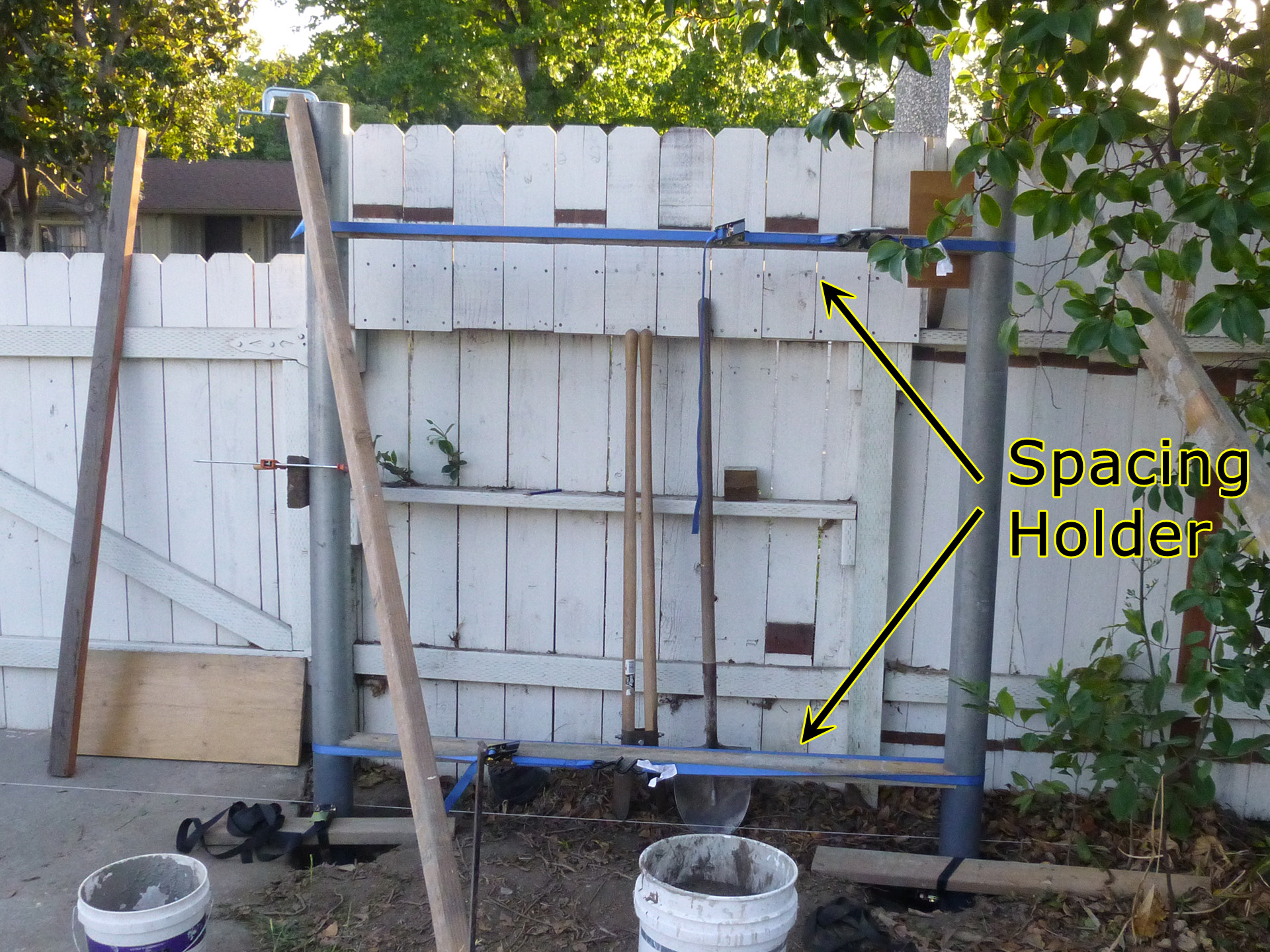 DIY, how to build your own cantilever sliding gate (3) – Set the posts using 4″ diameter galvanized pipe by only one man